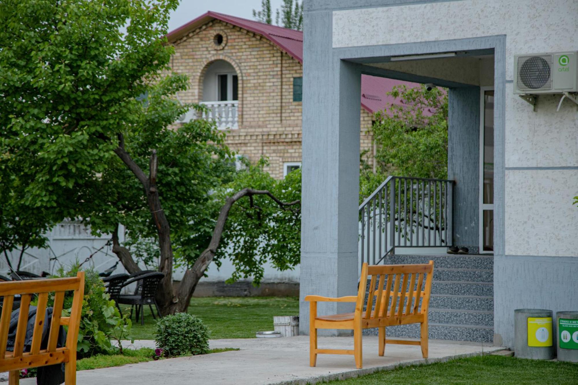 Hotel Good Night Jalal-Abad Exteriér fotografie