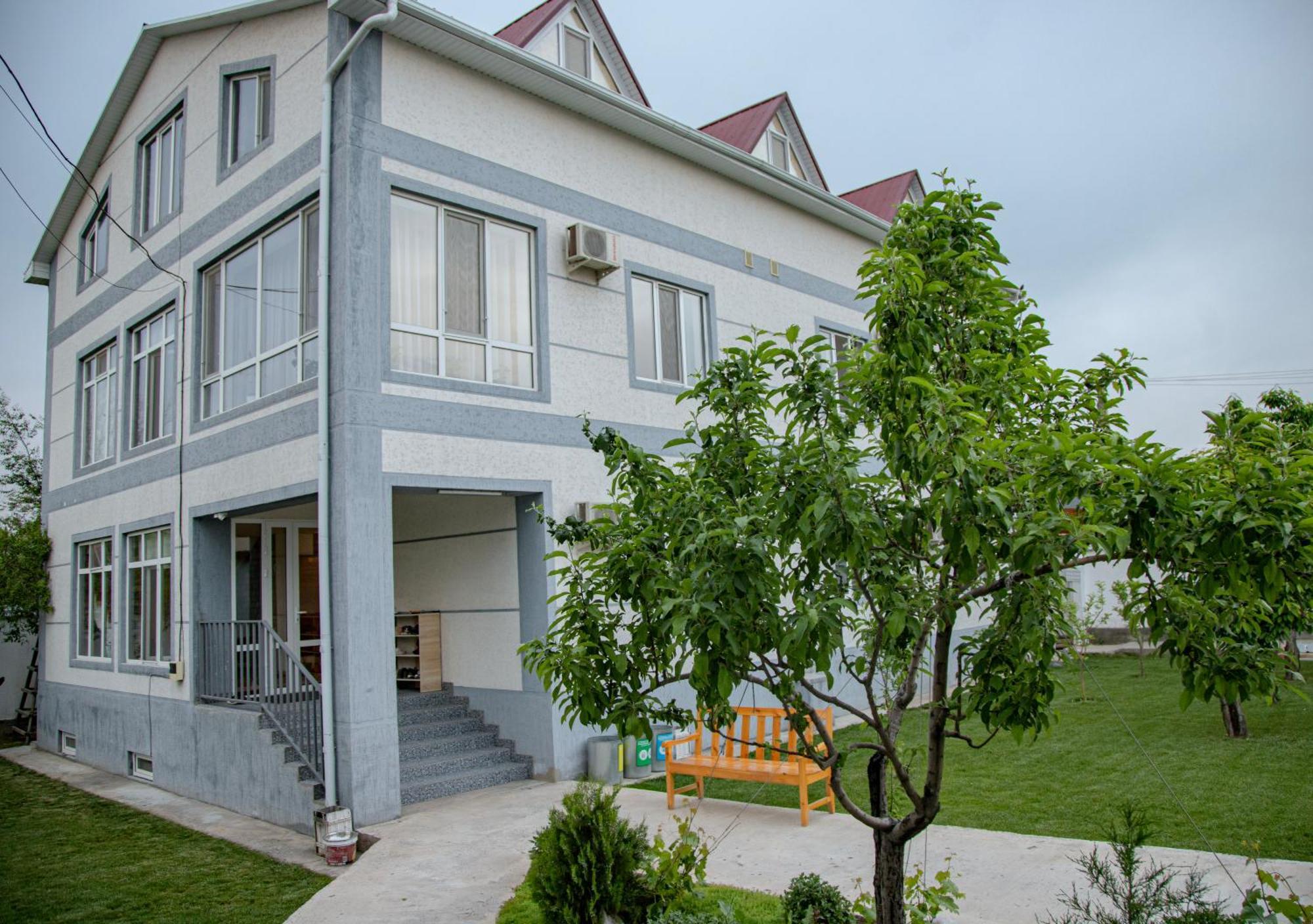 Hotel Good Night Jalal-Abad Exteriér fotografie